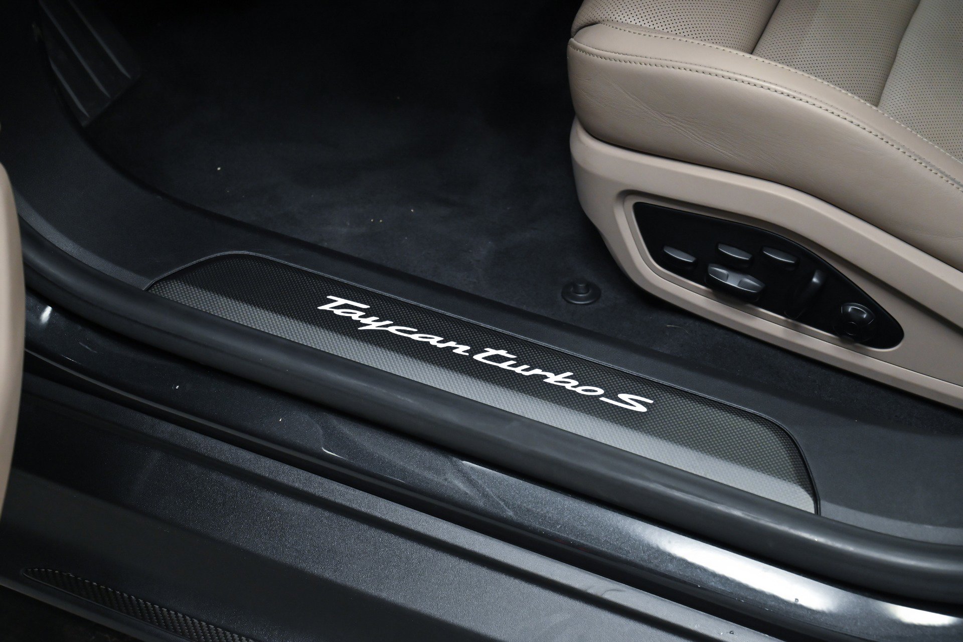 Used 2021 Porsche Taycan Turbo S image 29