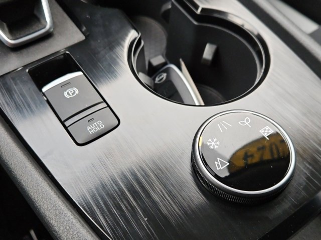 Used 2024 Nissan Rogue S image 39