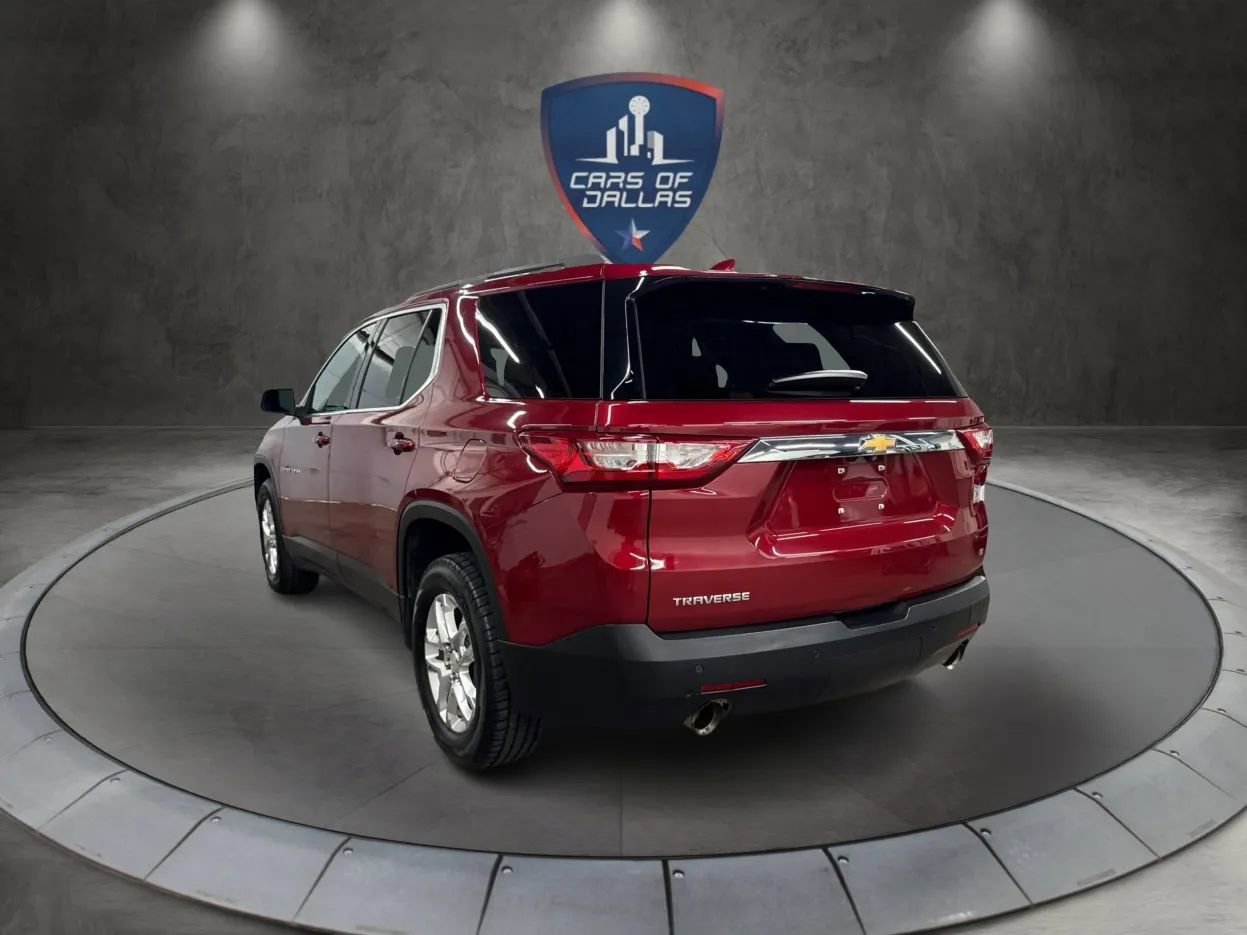 Used 2021 Chevrolet Traverse LT image 3