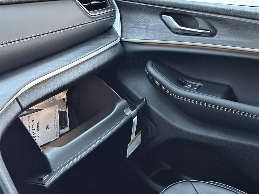 New 2025 Jeep Grand Cherokee L Limited image 18
