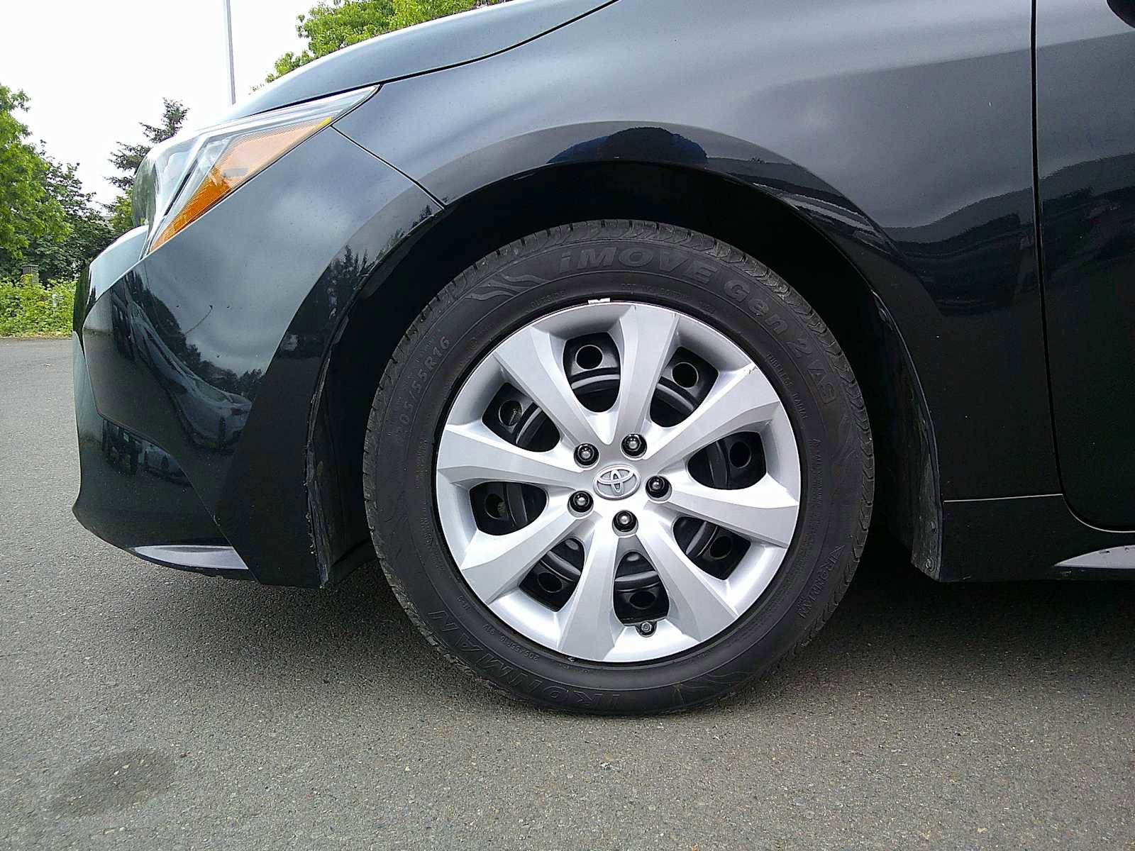 Used 2021 Toyota Corolla LE FWD image 9