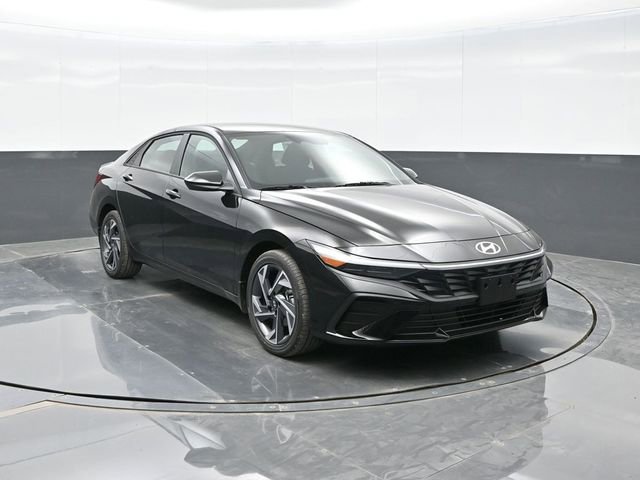 New 2025 Hyundai Elantra SEL