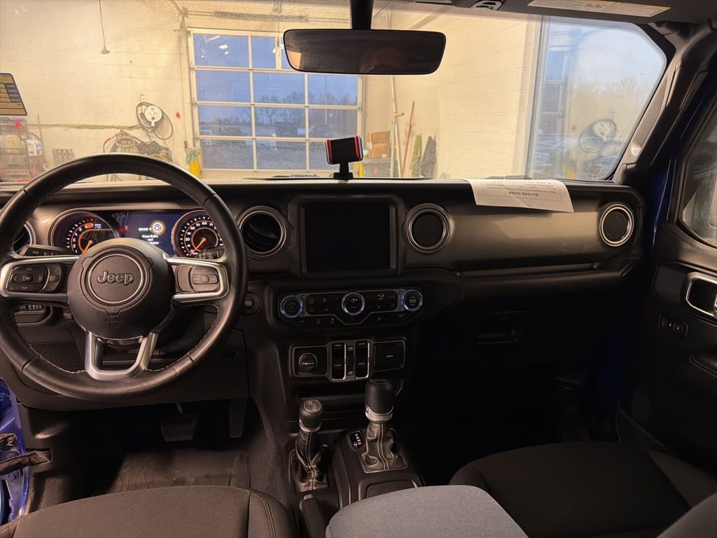 Used 2020 Jeep Wrangler Unlimited Sahara image 30