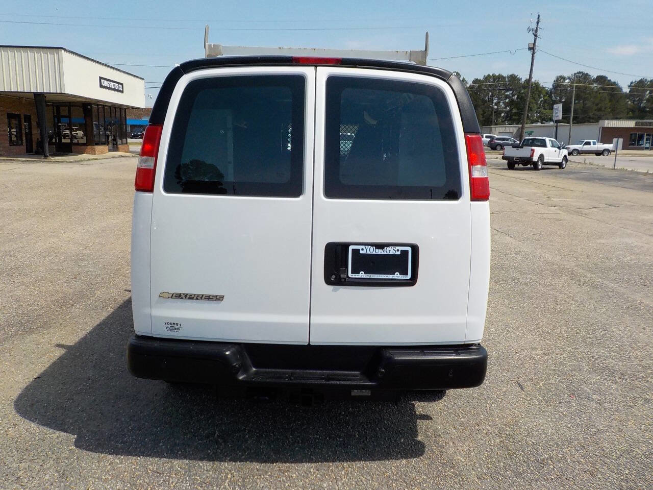 Used 2020 Chevrolet Express 2500 Extended w/ Driver Convenience Package RWD image 4