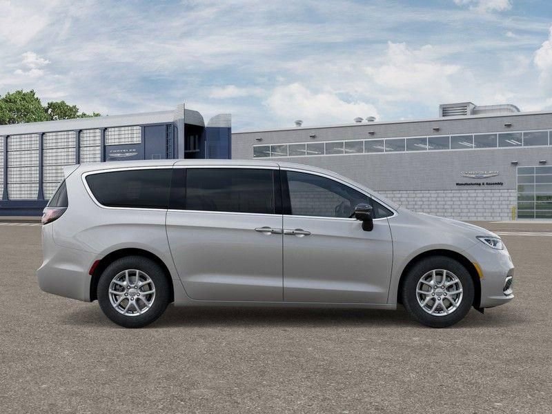 New 2026 Chrysler Pacifica Select w/ S Appearance Package image 21
