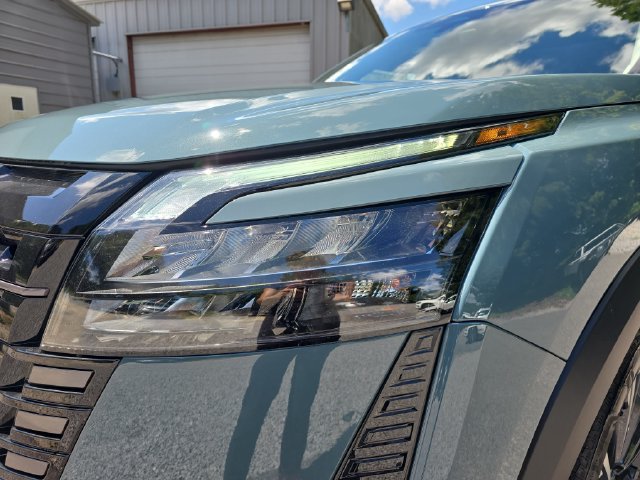 New 2026 Nissan Pathfinder Platinum FWD image 13