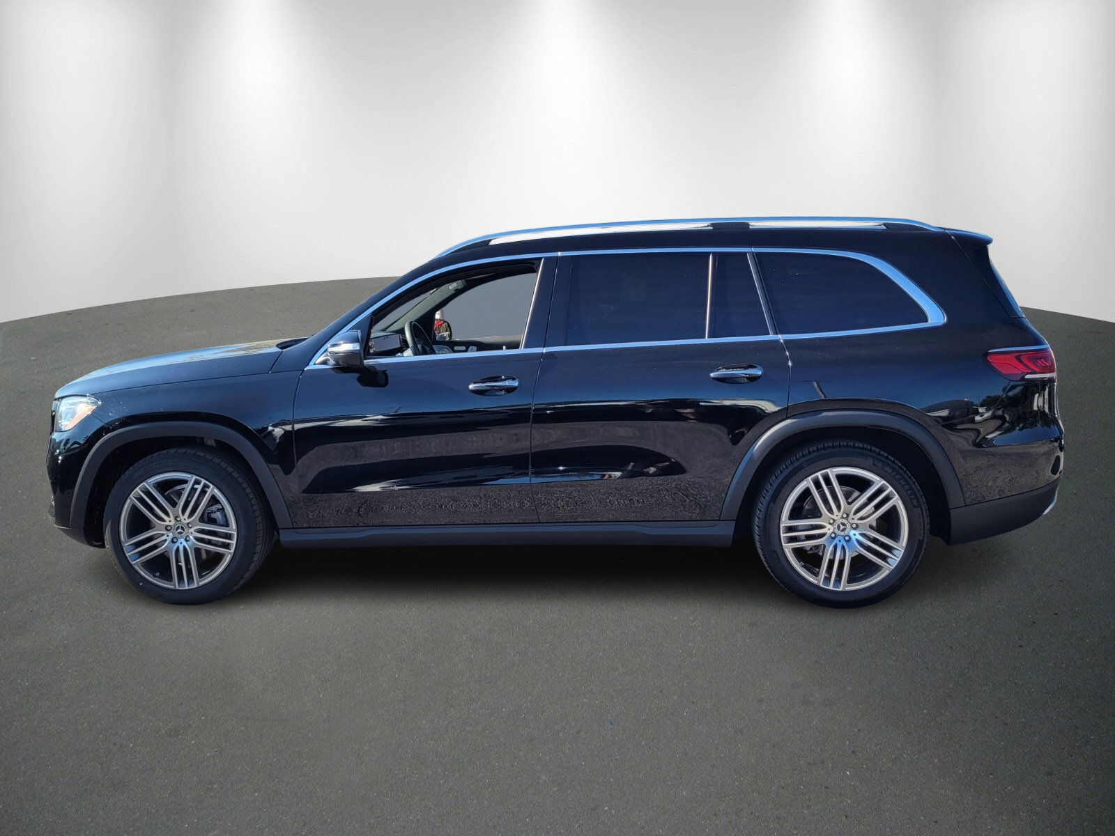 Used 2021 Mercedes-Benz GLS 450 4MATIC image 4