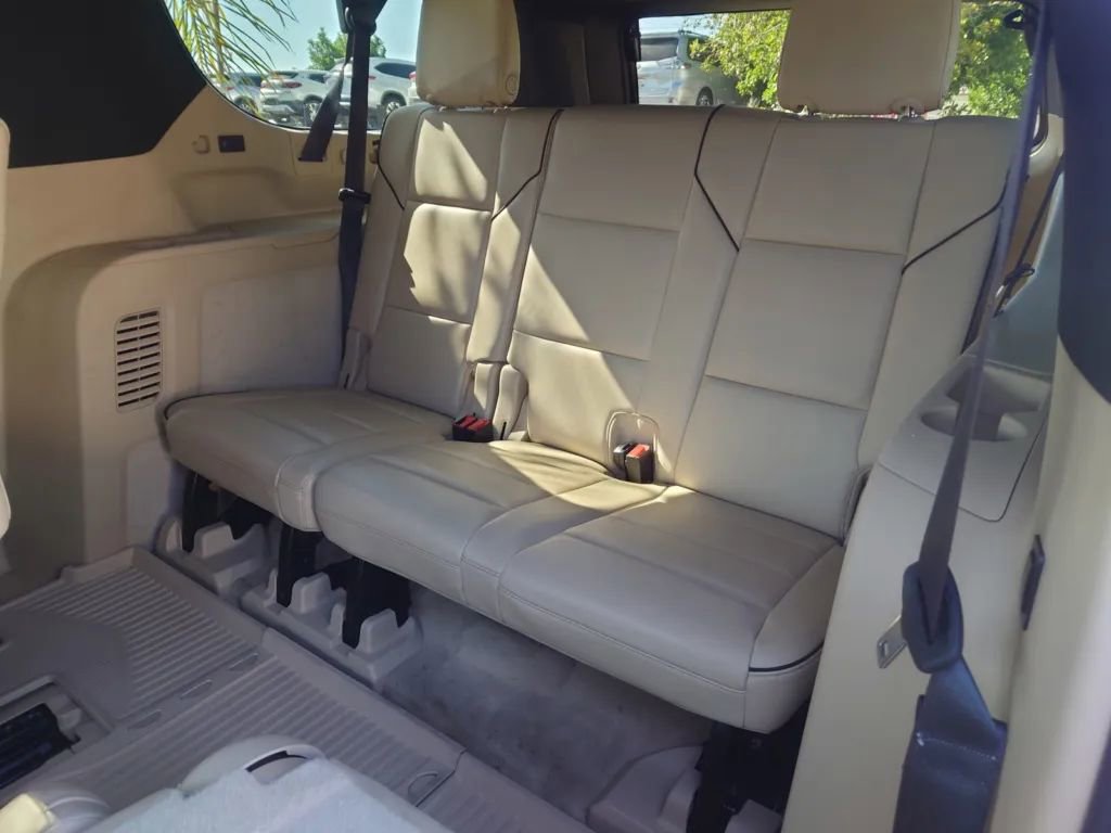 Used 2021 Cadillac Escalade ESV Premium Luxury image 15