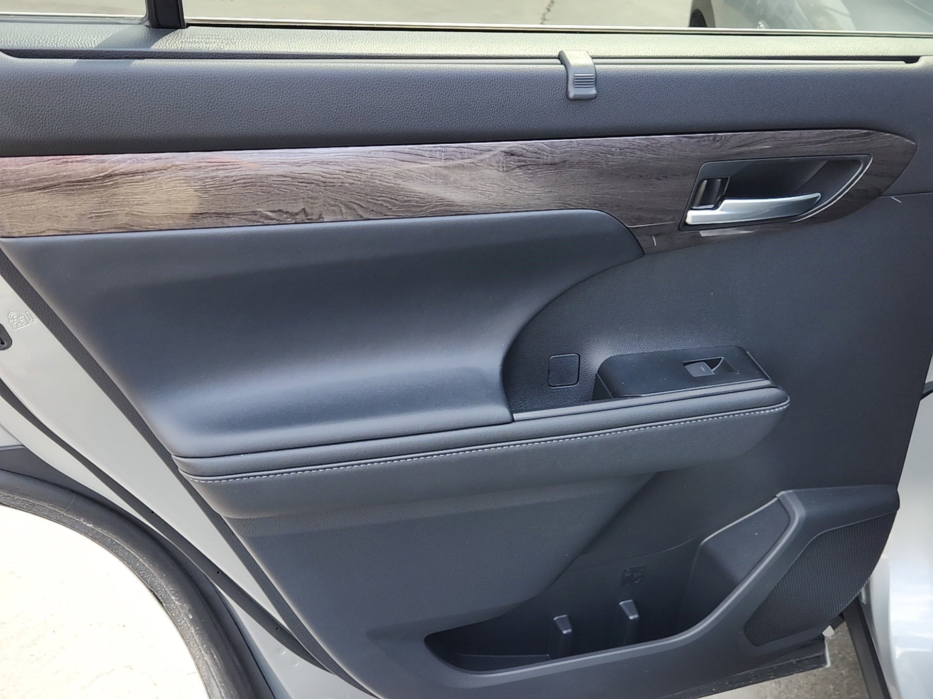 Certified 2021 Toyota Highlander Limited AWD/4WD image 24