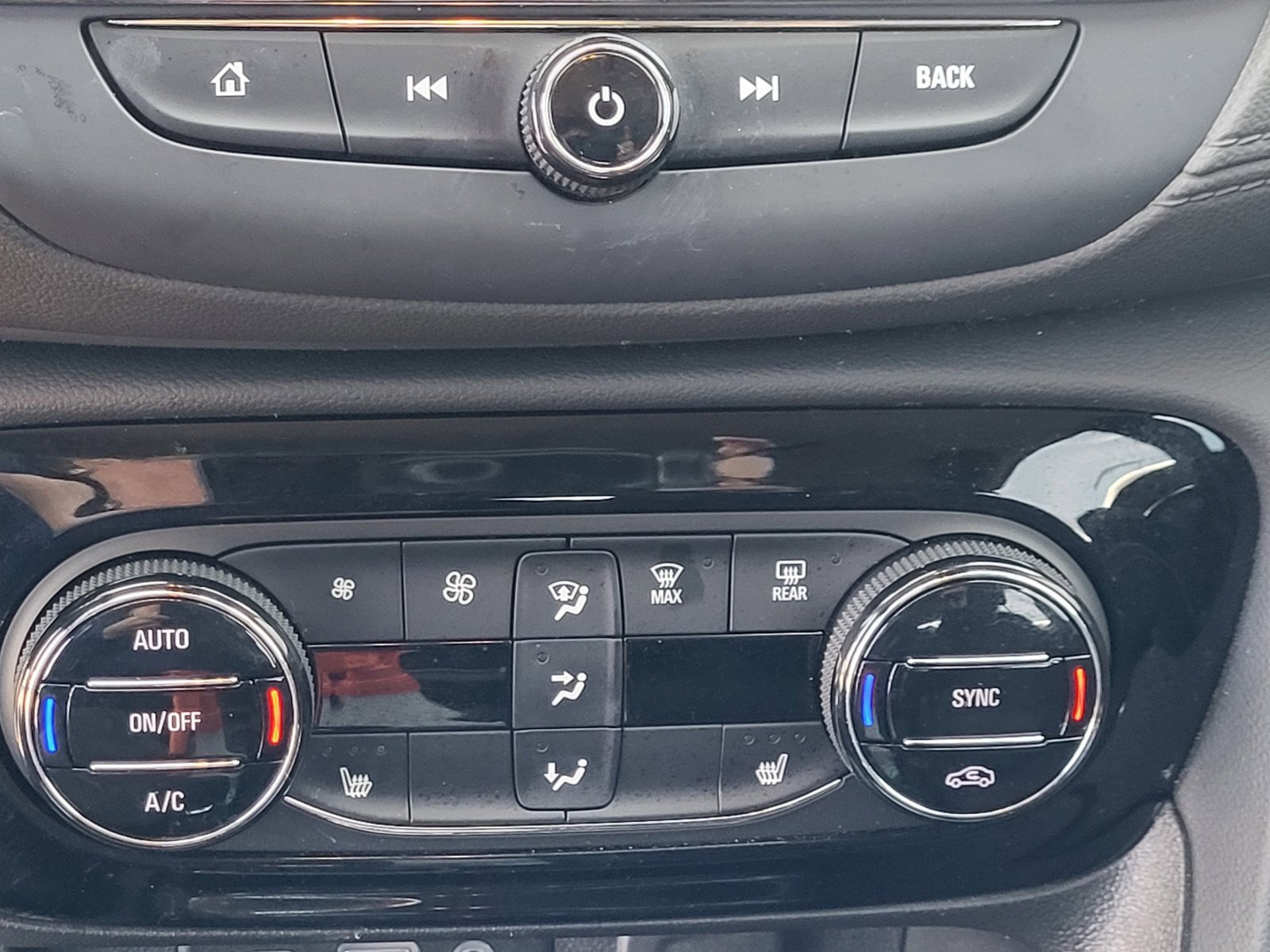 Used 2023 Buick Encore GX Select image 31