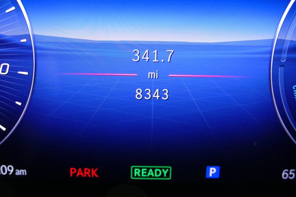 Used 2025 Mercedes-Benz GLC 350e 4MATIC w/ AMG Line image 16