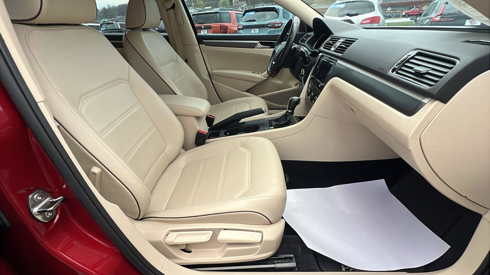 Used 2017 Volkswagen Passat 1.8T R-Line w/ R-Line Lighting Package image 13