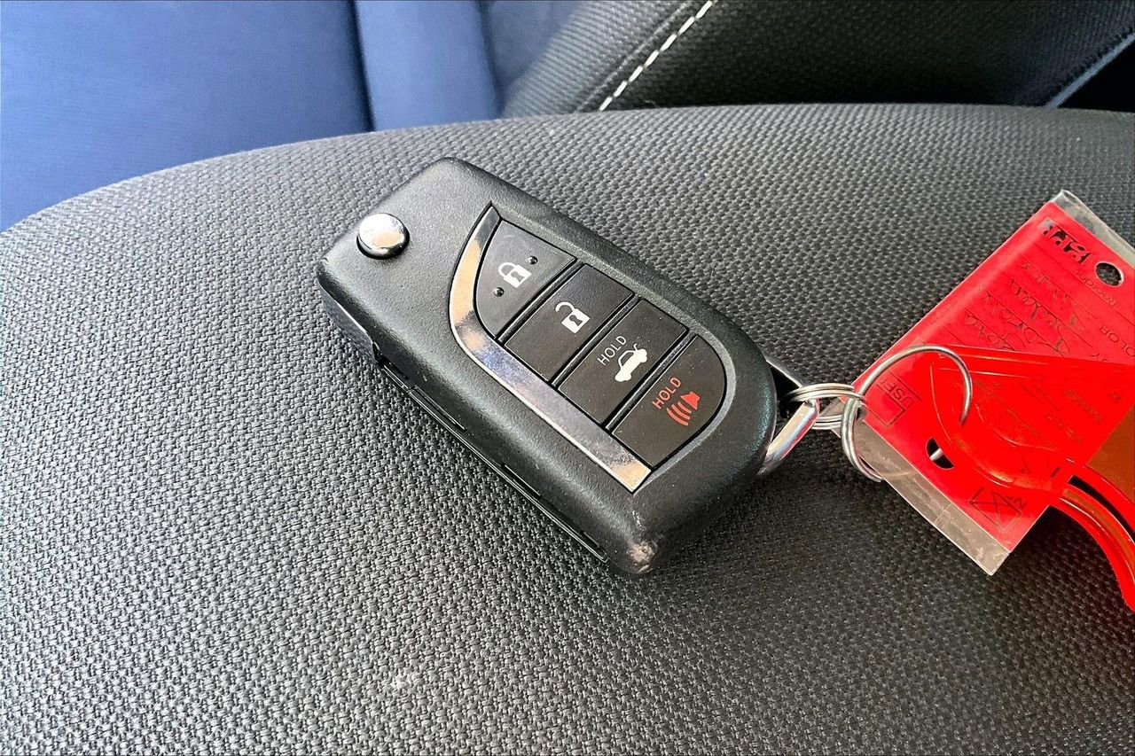 Used 2025 Toyota Corolla LE image 32