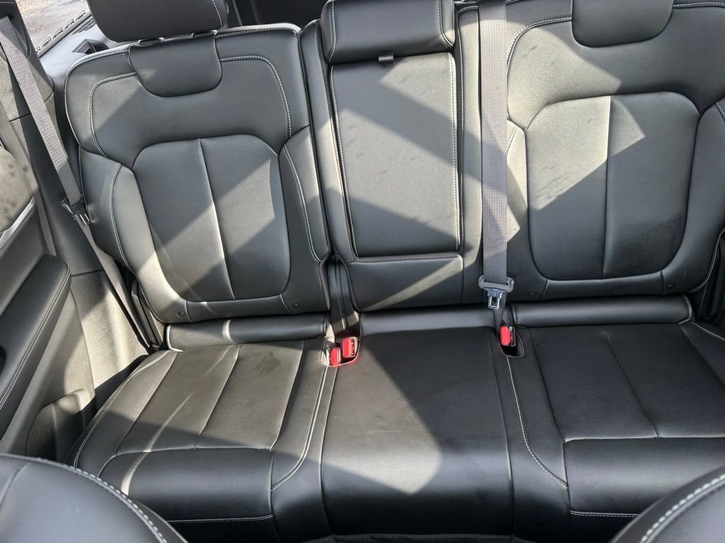 Used 2025 Jeep Grand Cherokee Limited image 28