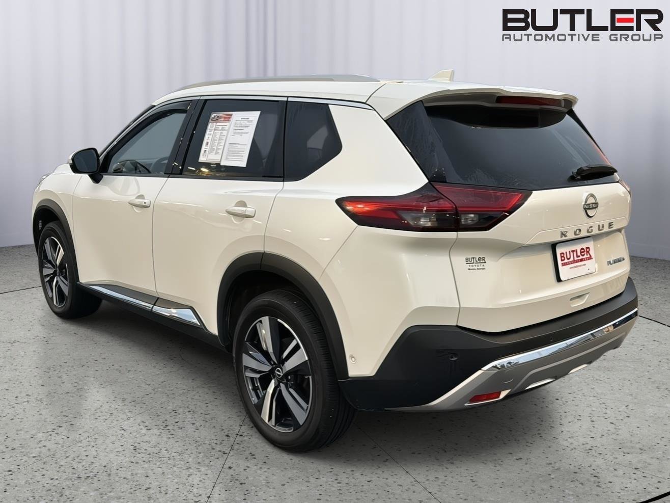 Used 2023 Nissan Rogue Platinum w/ Platinum Premium Package FWD image 3