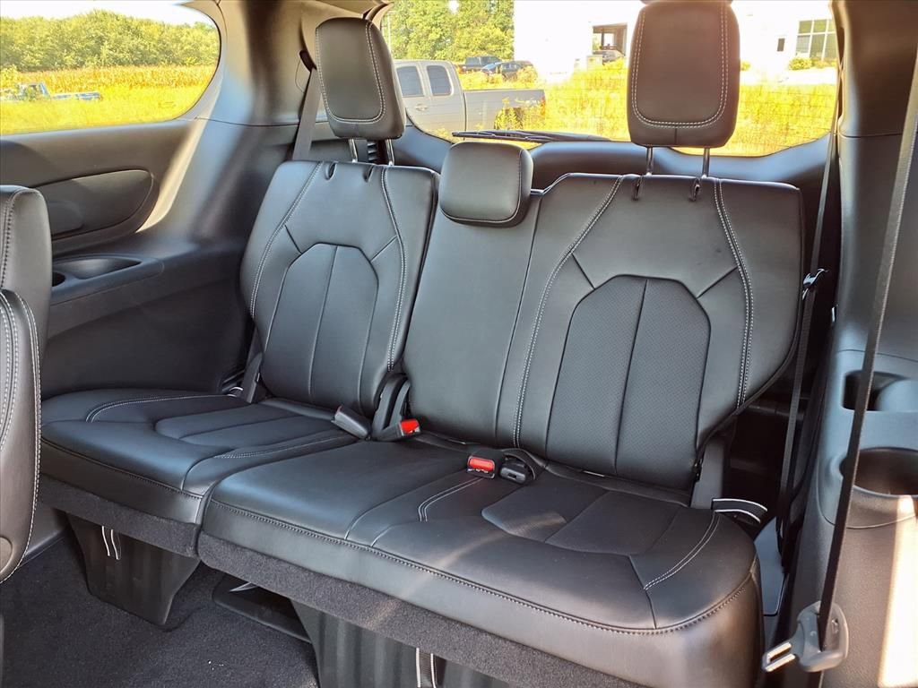 New 2026 Chrysler Pacifica Select image 27