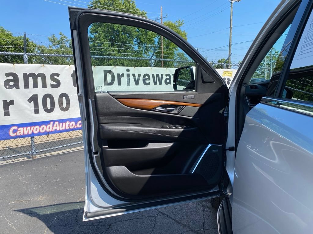 Used 2020 Cadillac Escalade Luxury AWD/4WD image 15