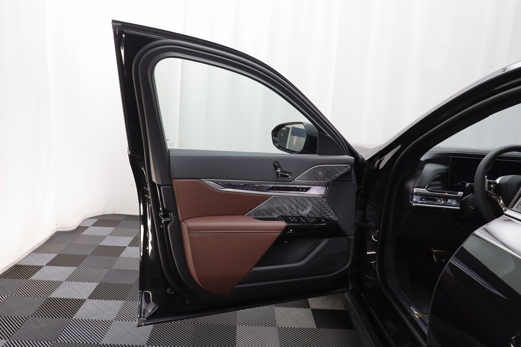 New 2026 BMW 750e xDrive w/ Executive Package image 6