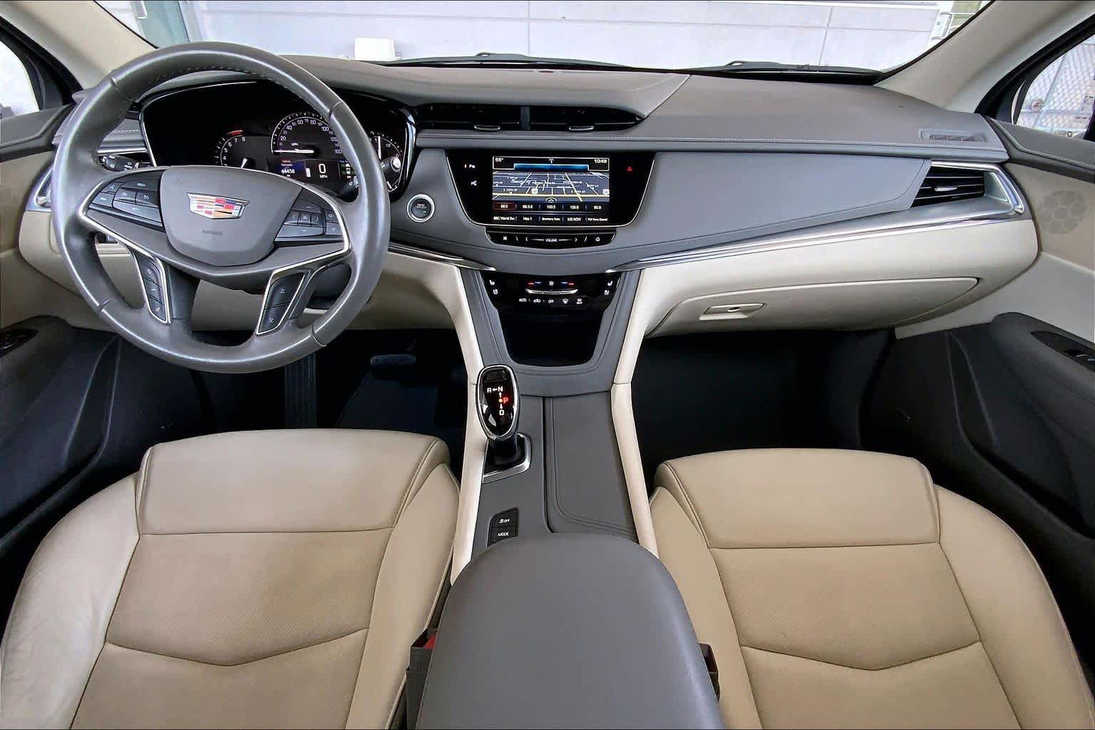 Used 2019 Cadillac XT5 Premium Luxury w/ Driver Assist Package AWD/4WD image 16