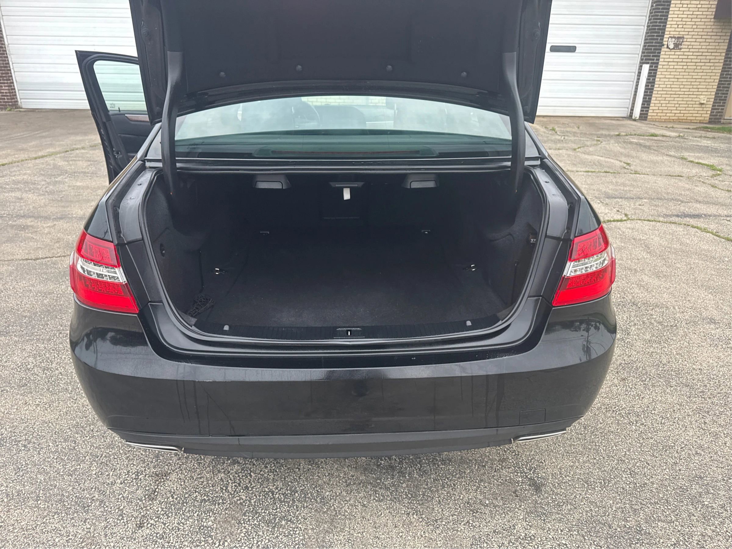 Used 2011 Mercedes-Benz E 350 4MATIC Sedan image 14