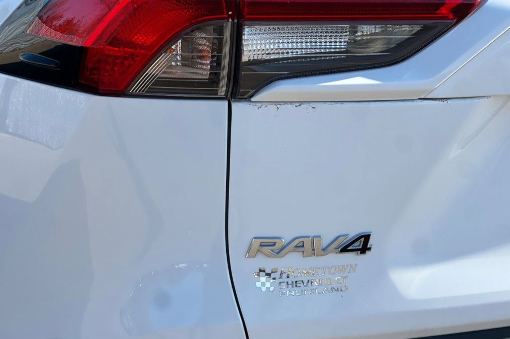 Used 2020 Toyota RAV4 LE w/ Carpet Mat Package AWD/4WD image 22