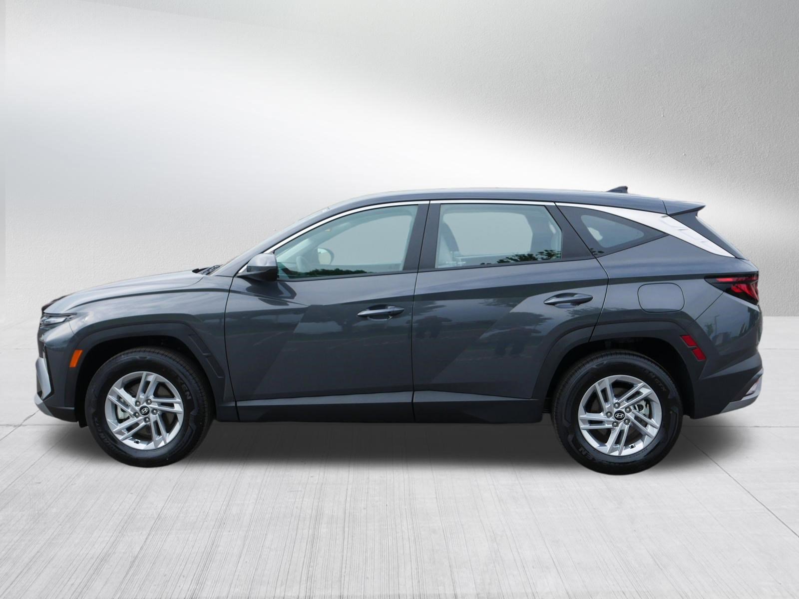 Used 2025 Hyundai Tucson SE AWD/4WD image 4