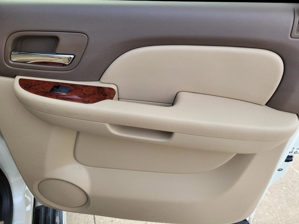 Used 2011 Chevrolet Silverado 1500 LTZ w/ LTZ White Diamond Edition image 13