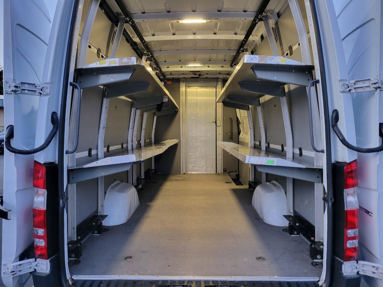 Used 2016 Mercedes-Benz Sprinter 2500 image 18