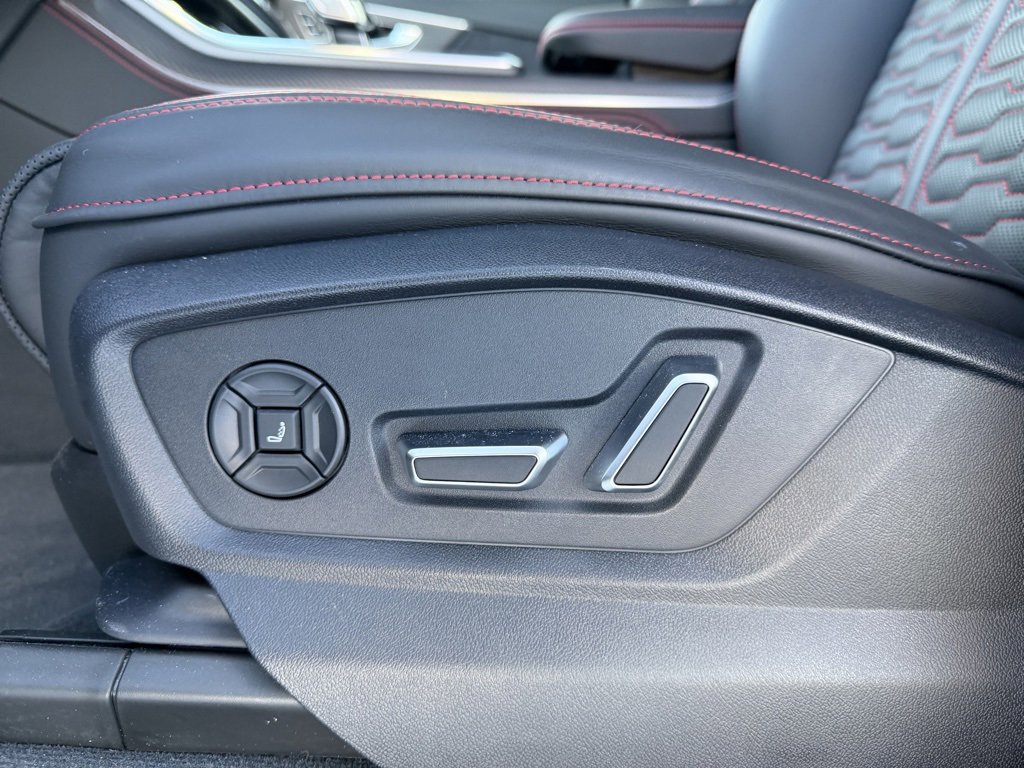 Used 2025 Audi RS Q8 performance image 29