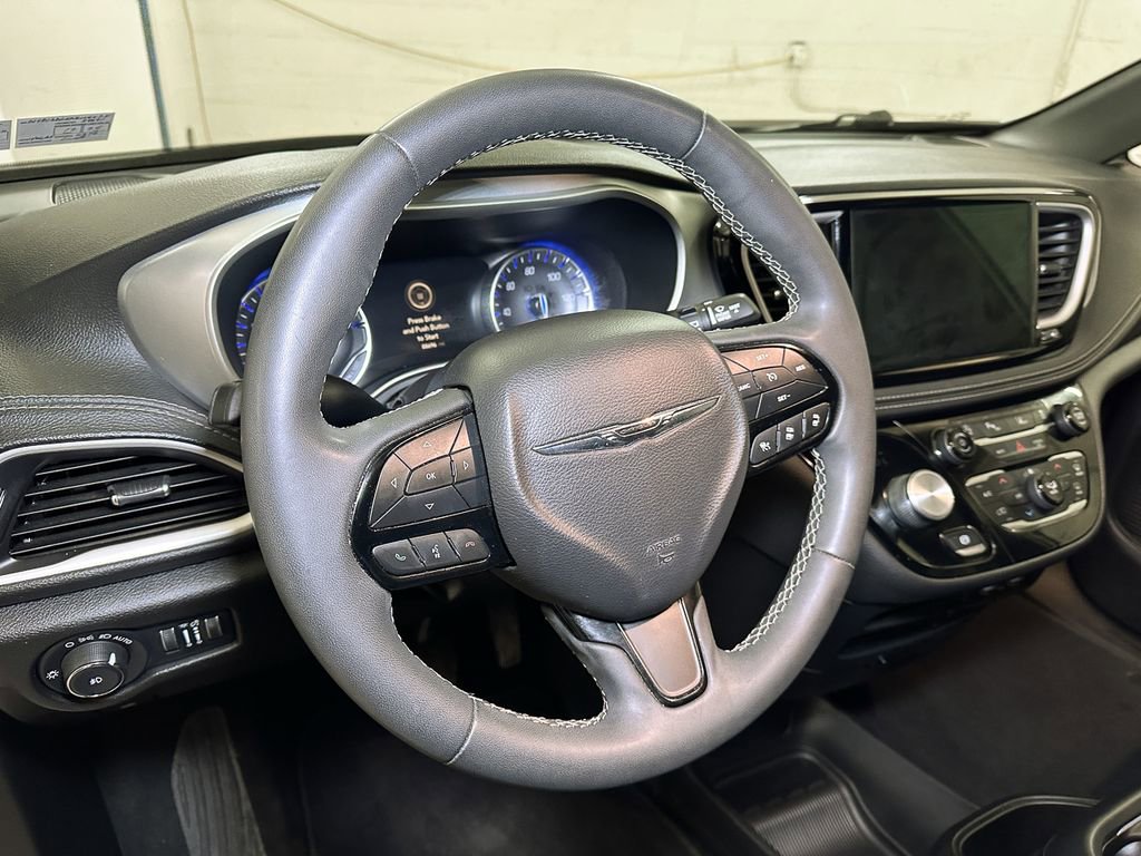 Certified 2022 Chrysler Pacifica Touring-L w/ S Appearance Package image 26