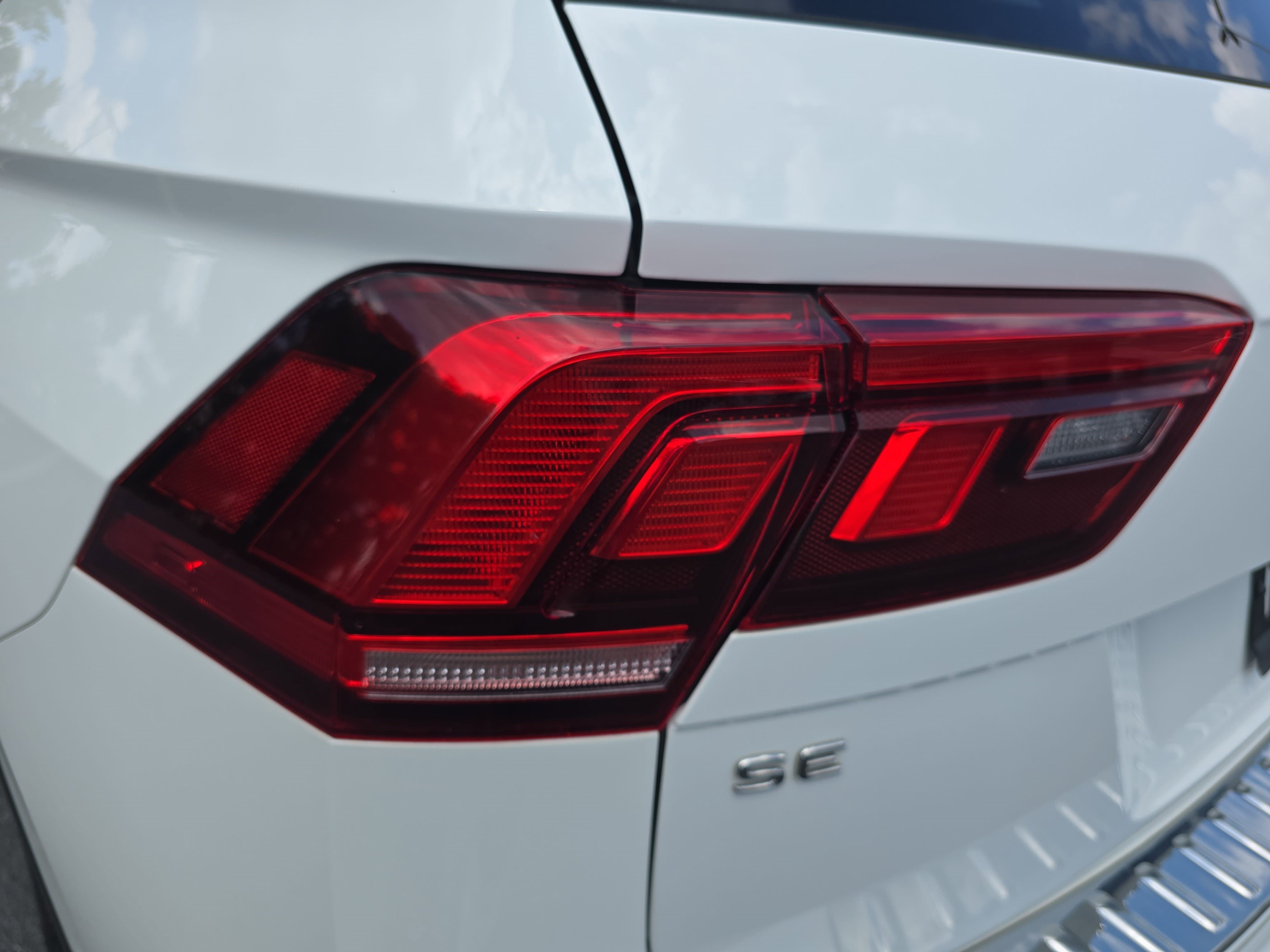 Used 2022 Volkswagen Tiguan SE FWD image 36