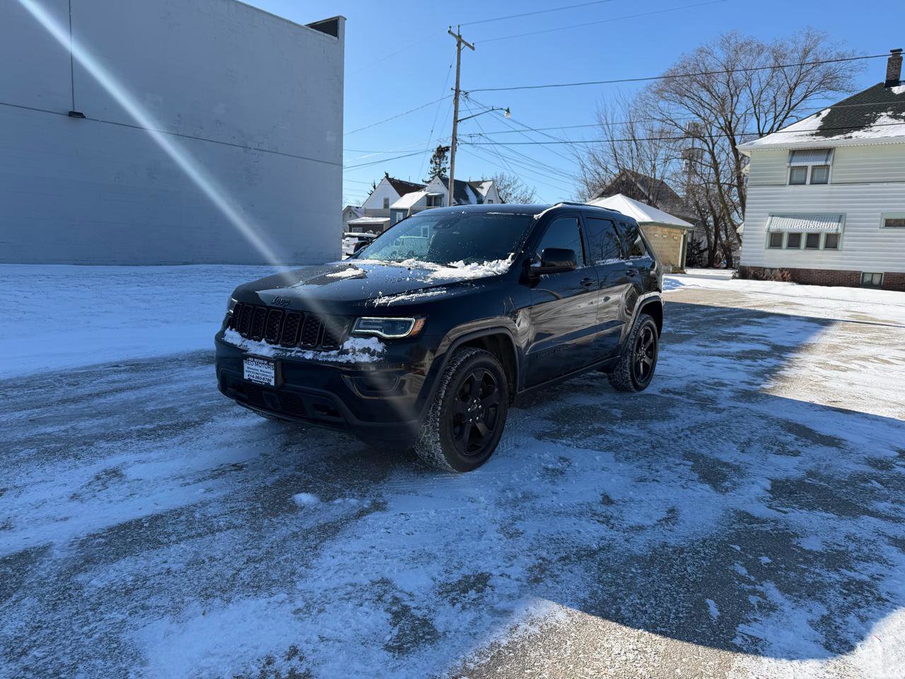 Used 2020 Jeep Grand Cherokee Laredo image 3