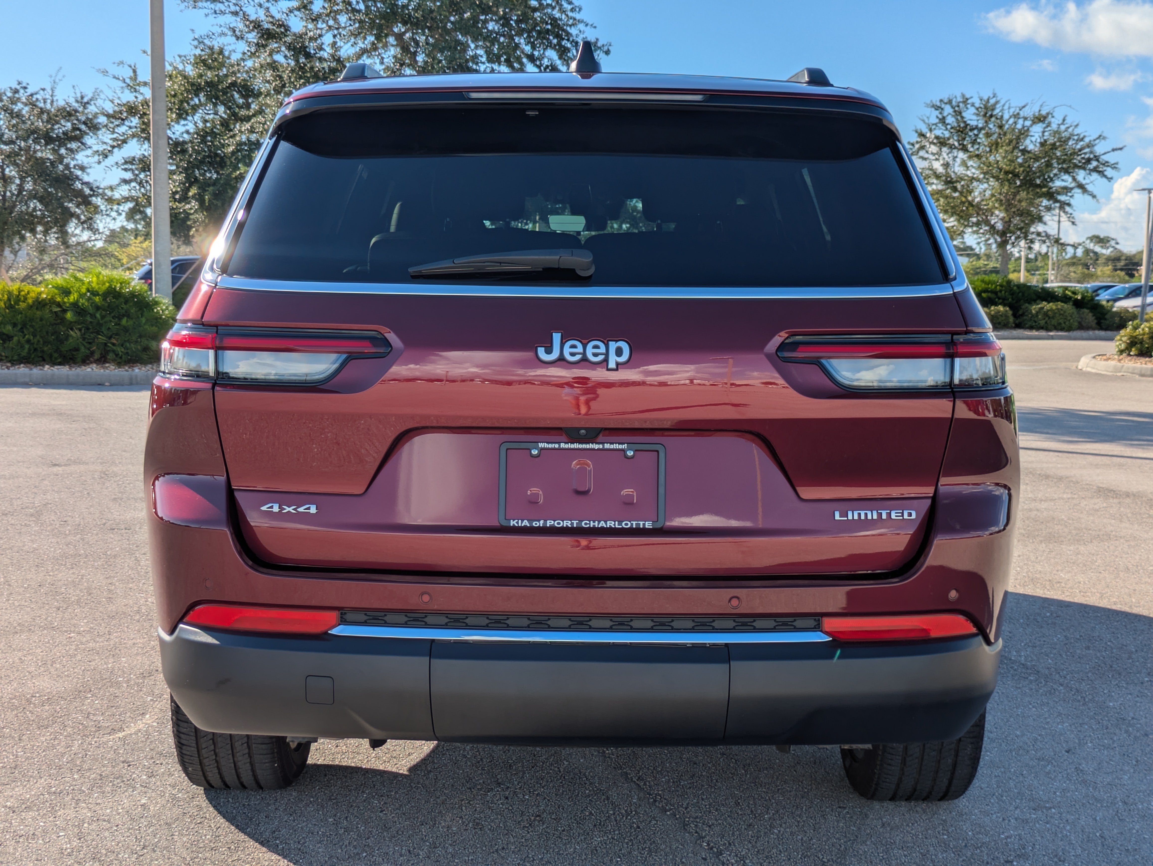 Used 2025 Jeep Grand Cherokee L Limited w/ Trailer Tow Package AWD/4WD image 5
