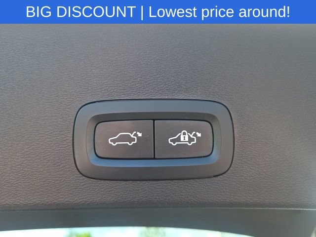 Used 2023 Volvo XC40 B5 Plus AWD/4WD image 15