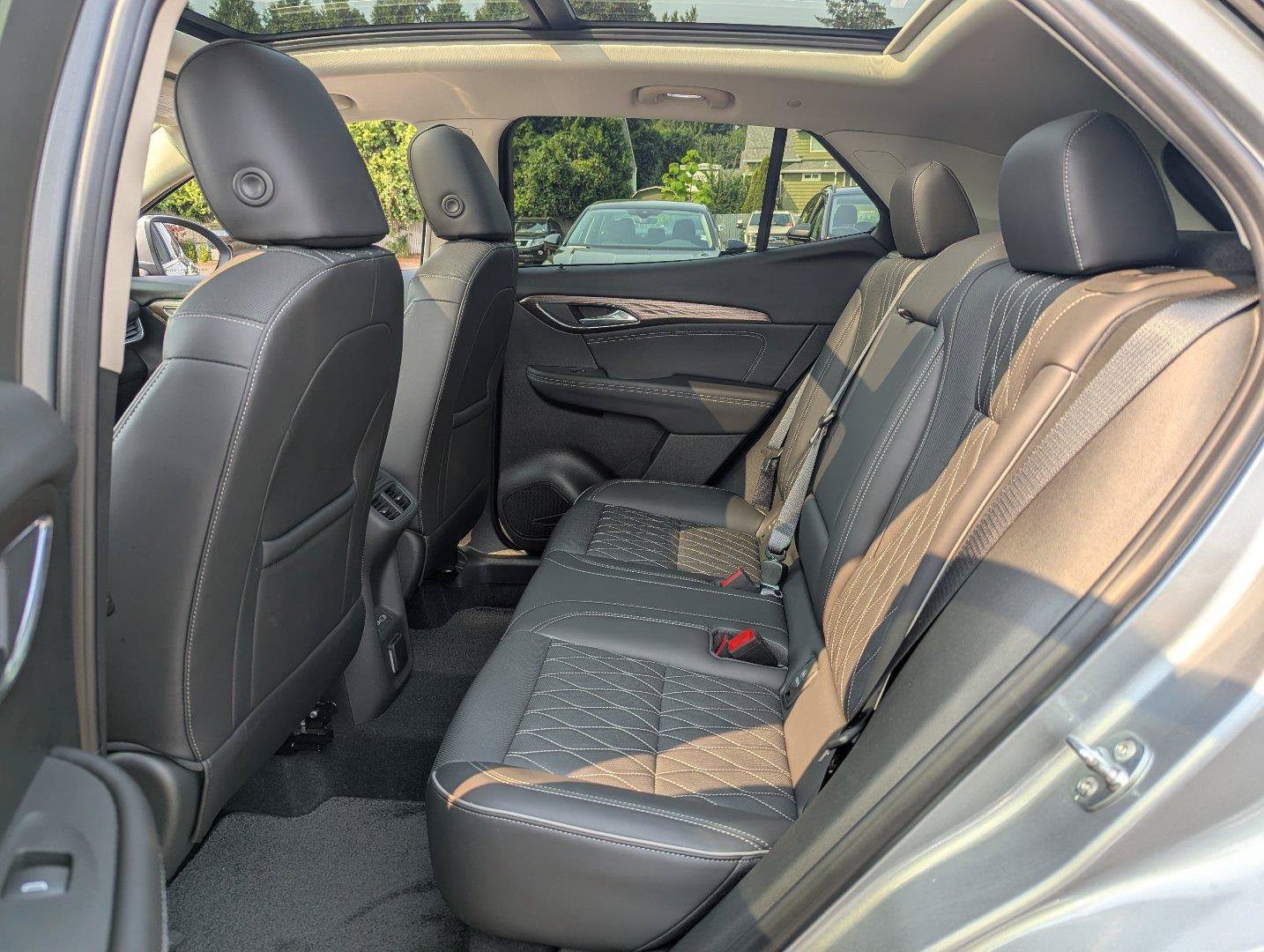 Used 2023 Buick Envision Avenir AWD/4WD image 32
