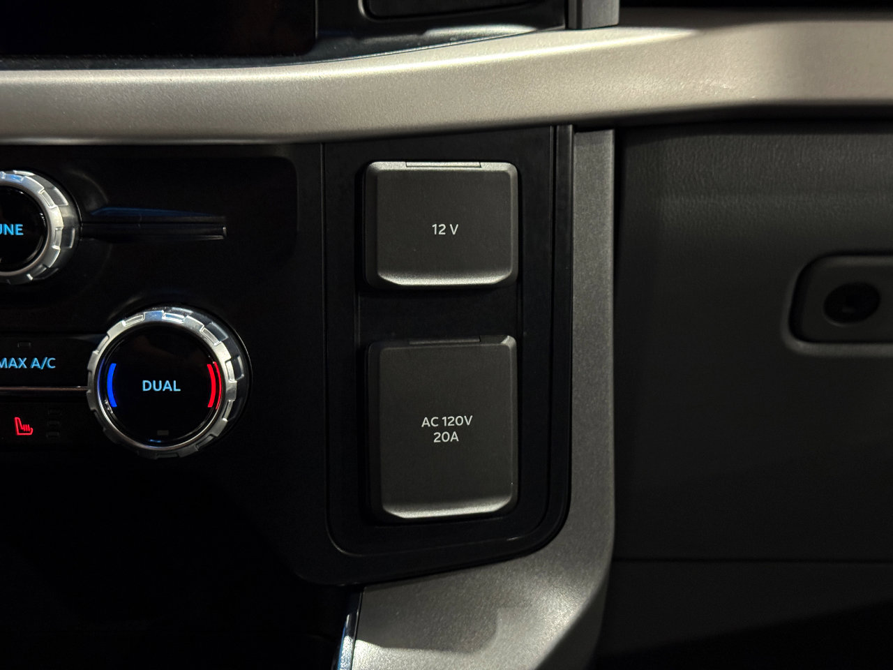 Used 2023 Ford F150 Lightning XLT image 25