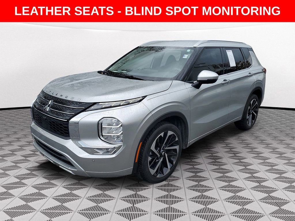 Used 2023 Mitsubishi Outlander SEL image 3