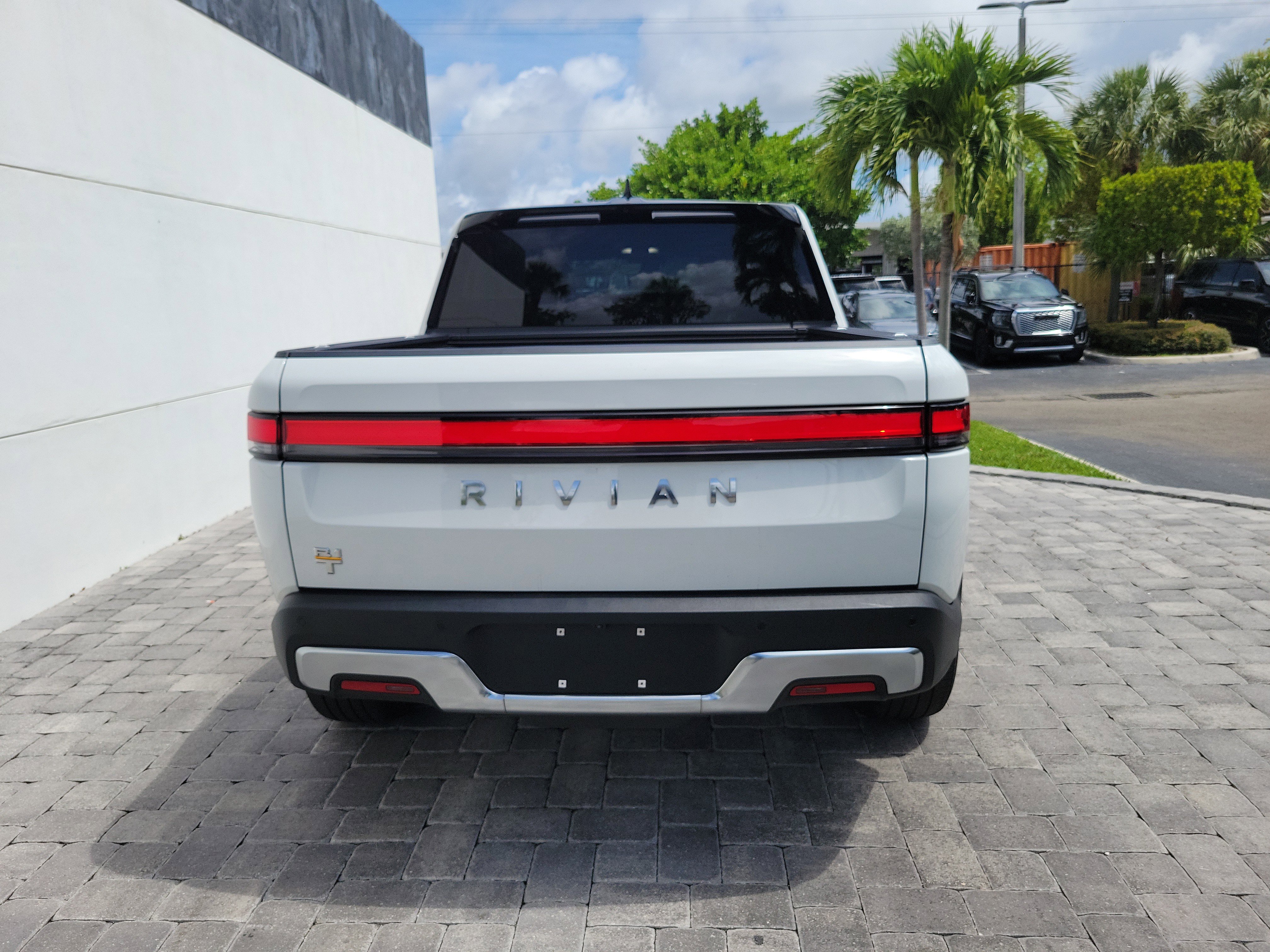 Used 2023 Rivian R1T Adventure AWD/4WD image 5