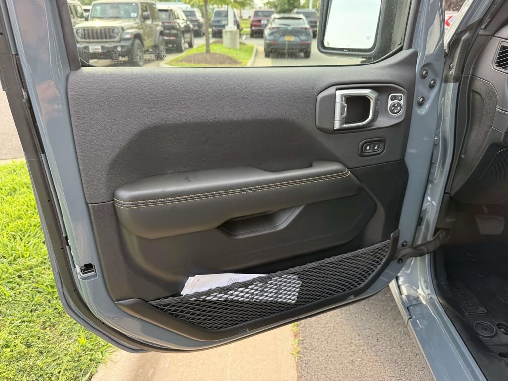 New 2026 Jeep Gladiator Sport AWD/4WD image 32