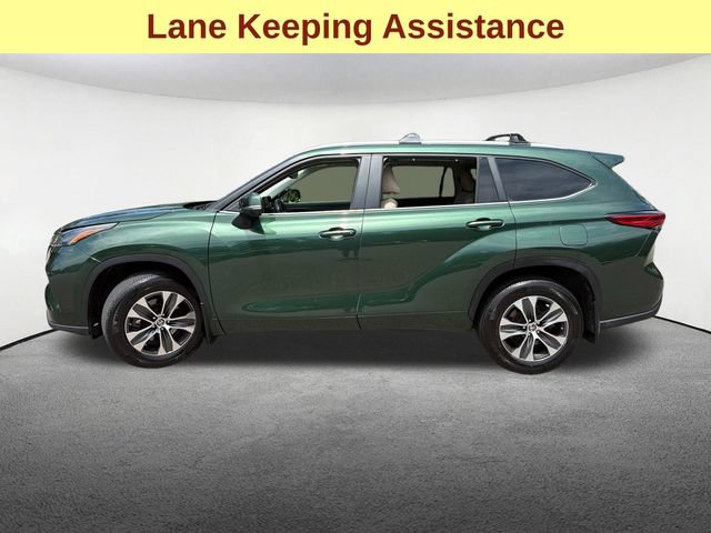 Used 2023 Toyota Highlander XLE AWD/4WD image 6