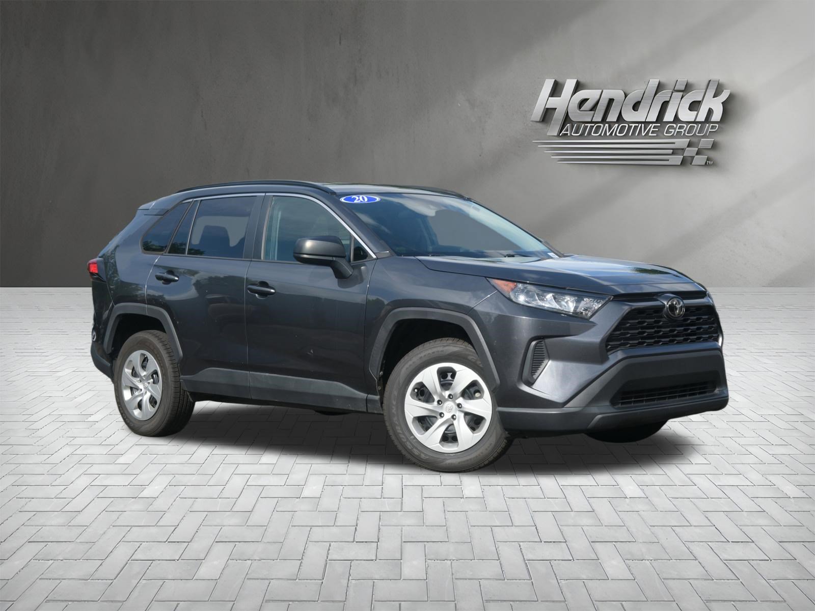 Used 2020 Toyota RAV4 LE FWD image 2