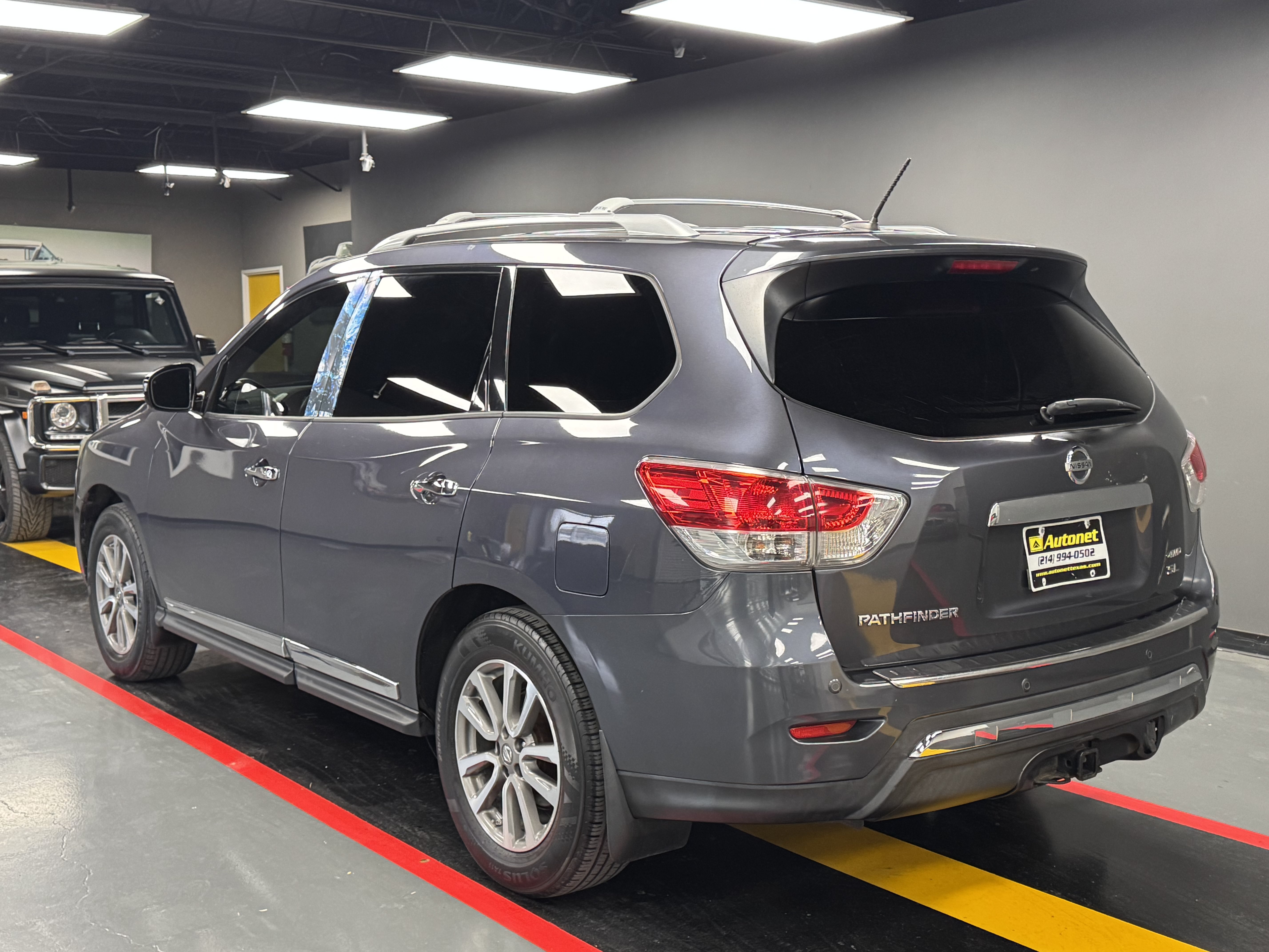 Used 2014 Nissan Pathfinder SL w/ SL Tech Package AWD/4WD image 4