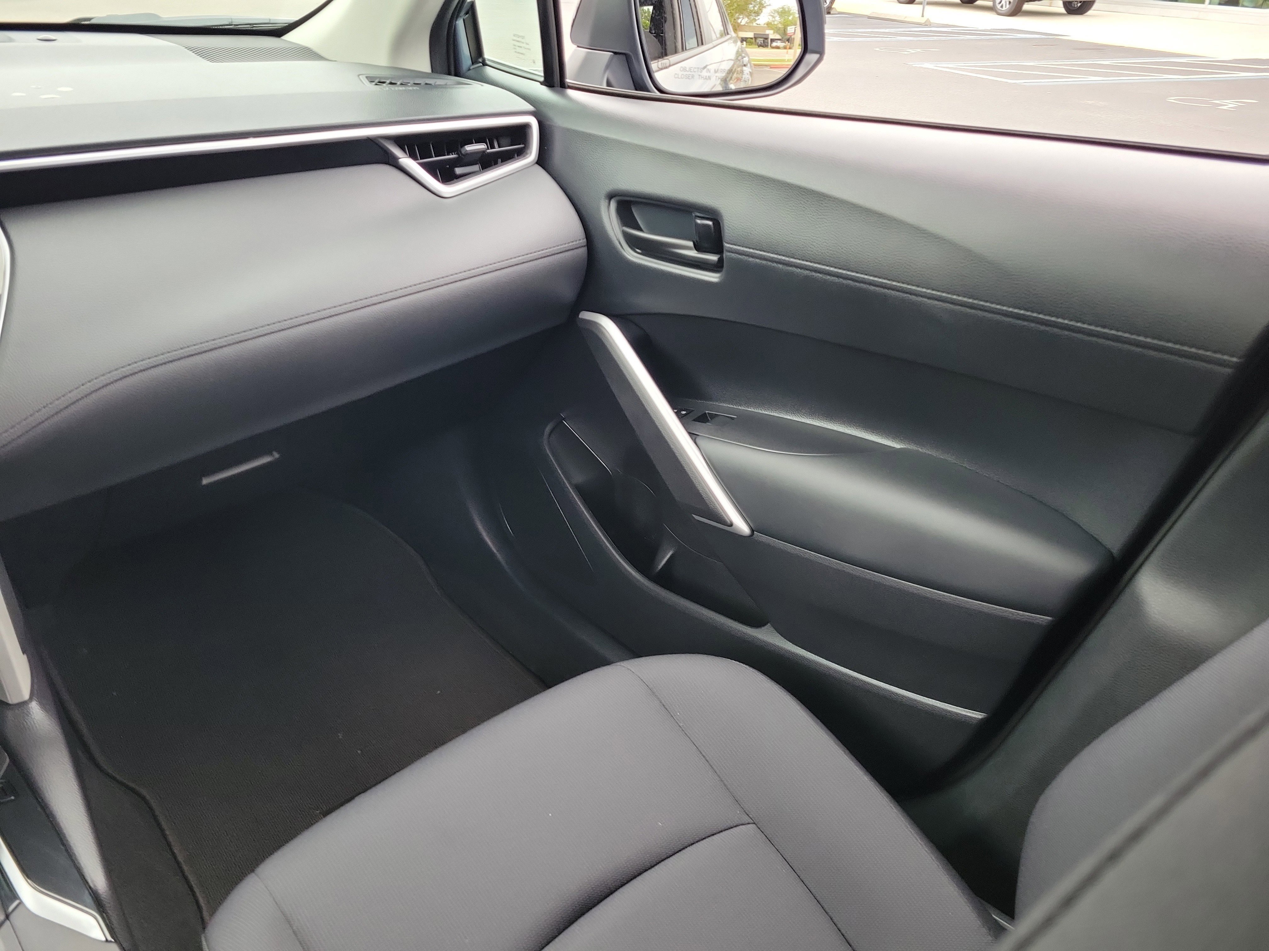 Certified 2025 Toyota Corolla Cross LE FWD image 18