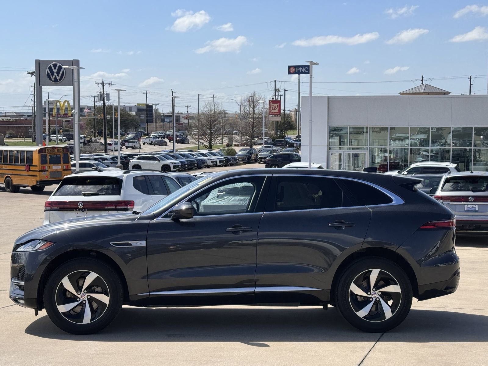 Used 2023 Jaguar F-PACE S image 7