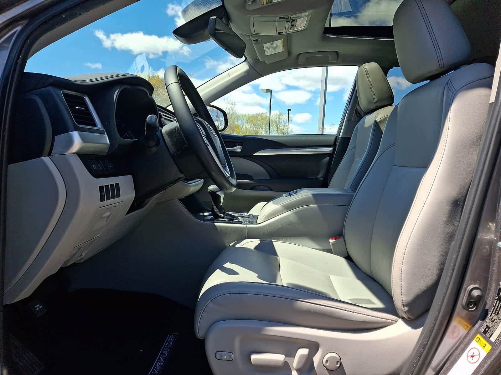 Certified 2019 Toyota Highlander XLE AWD/4WD image 16