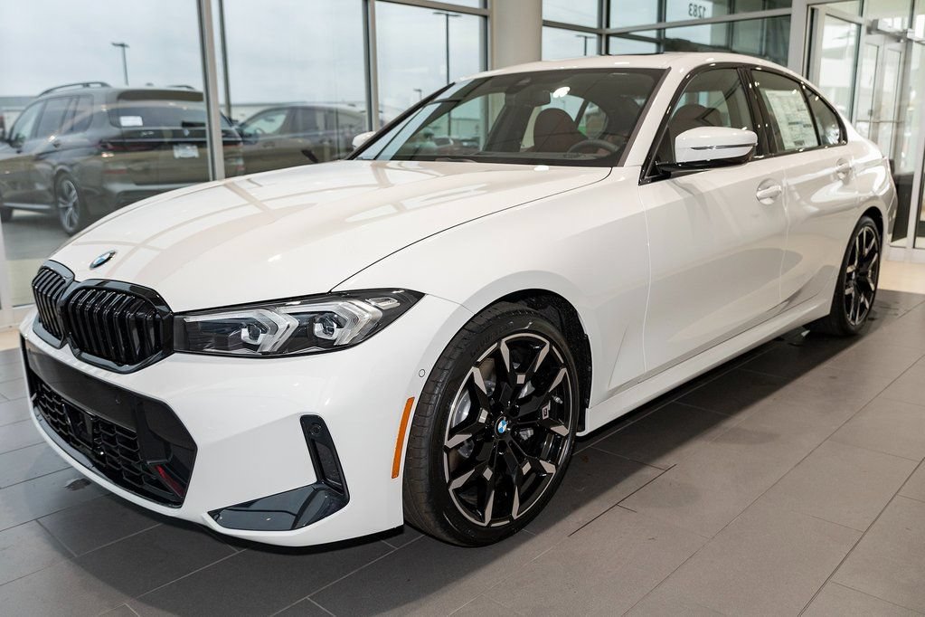 Used 2026 BMW 330i xDrive Sedan w/ M Sport Package AWD/4WD image 3