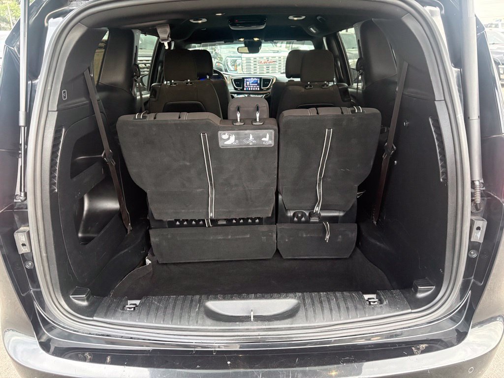 Used 2020 Chrysler Pacifica Touring w/ Advanced Safetytec Group FWD image 7