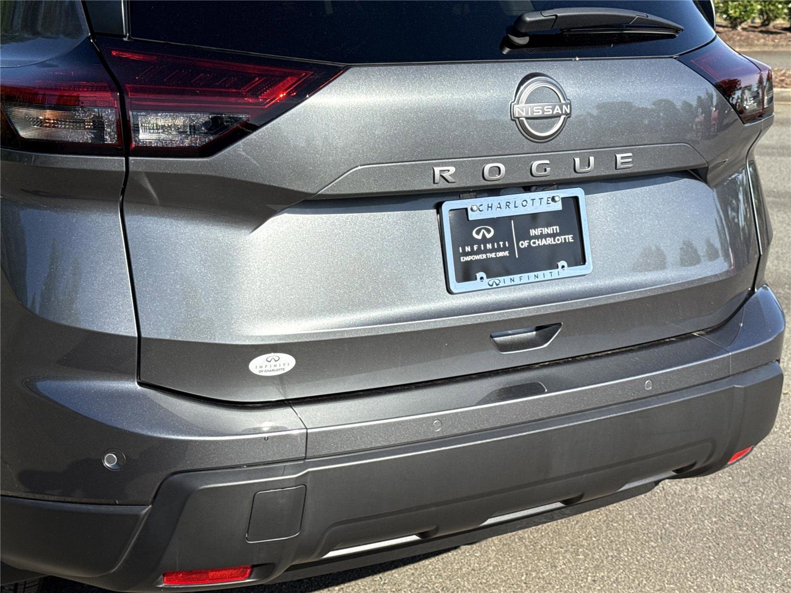 Used 2025 Nissan Rogue S FWD image 23