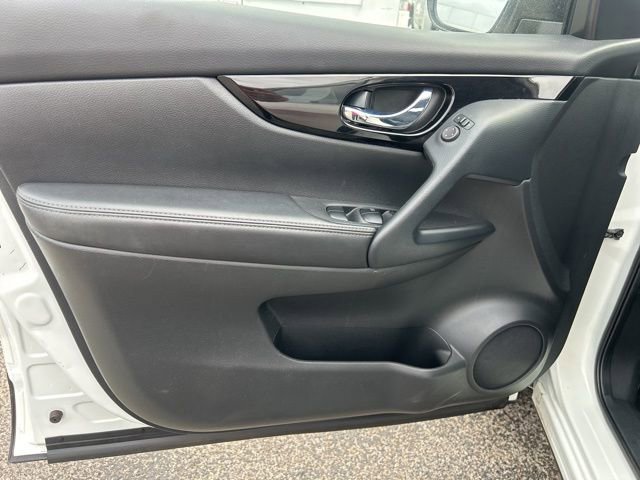 Used 2022 Nissan Rogue Sport SV image 11