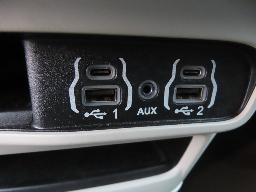 Certified 2024 Chrysler Pacifica Touring-L image 10